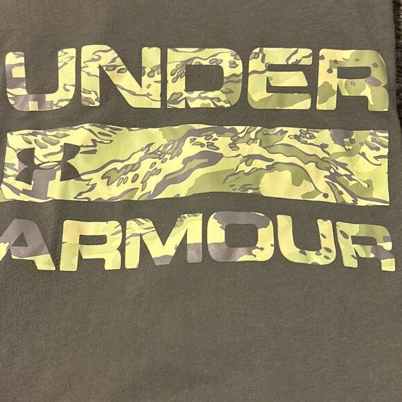 Under Armour Stacked Logo Fill T-Shirt - Mossy Taupe. Size Medium. - Picture 2 of 9